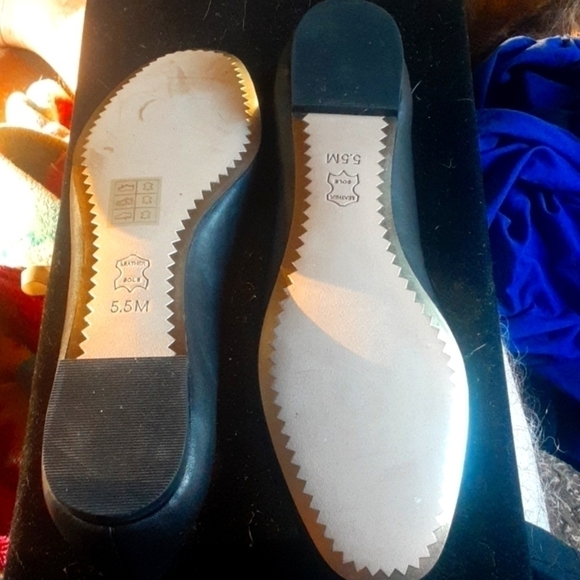 Tory Burch Black Patent Cap Shoes - Picture 4 of 13